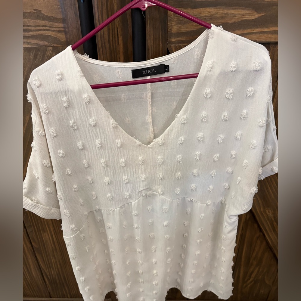 Women’s top size XL white Swiss dot pattern